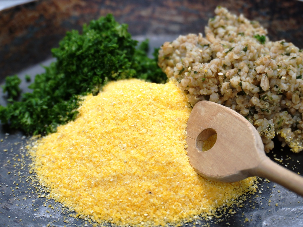 Reis und Kochlöffel